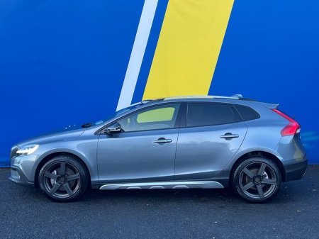 2018 Volvo V40 D4 CROSS COUNTRY 2.0 D // PANORAMIC SUNROOF // 18