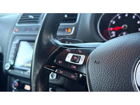 2016 Volkswagen Polo *HIGHLINE* 35,000KMS / LEATHER / HEATED SEATS / CAMERA / AUTO €13,900 thumbnail