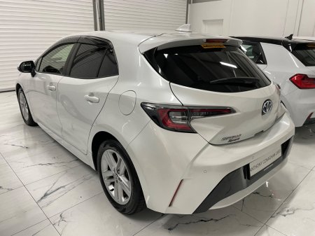 2020 Toyota Corolla 1.8 Hybrid Luna Sport Hatchback €18,995 thumbnail