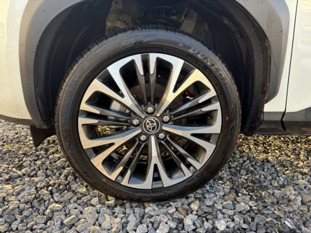 2022 Toyota Yaris Cross  €26,950 thumbnail