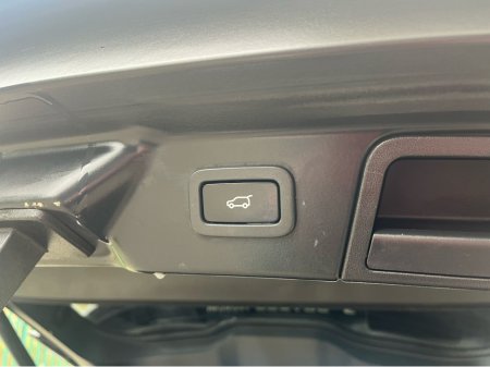 2018 Land Rover Range Rover Velar VELAR TD4 5DR AUTO HIGH SPEC FULL LR HISTORY!! €27,995 thumbnail