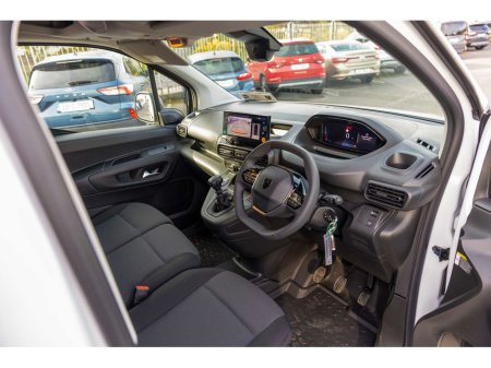2025 Peugeot Partner PARTNER PROF PLUS 1.5 HDI 100 €22,725 thumbnail