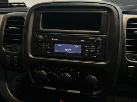 2015 Renault Trafic Passenger TRAFFIC VAN DCi €7,950 thumbnail