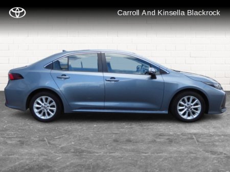 2025 Toyota Corolla Hybrid Luna Saloon €31,950