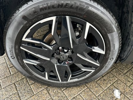 2025 Peugeot 3008  €40,950
