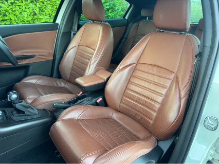 2016 Alfa Romeo Giulietta 1.4 AUTOMATIC *** SPORTIVIA  *** LEATHER **** HEATED SEATS **** 162 REG *** REVERSE CAMERA **** CARPLAY / ANDROID APPS *** BEST AVAILABLE **** €12,950