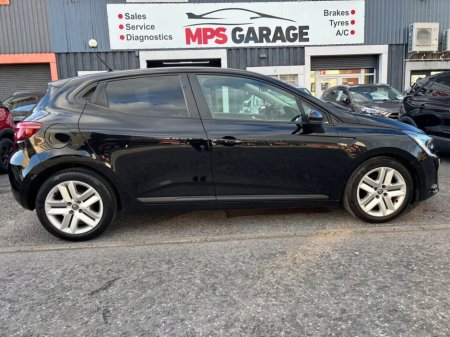 2022 Renault Clio Dynamique SCe 65 €14,000