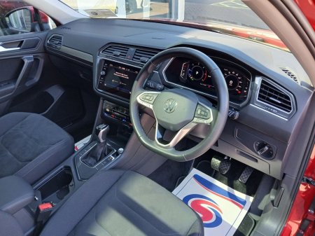 2024 Volkswagen Tiguan Allspace ELEGANCE 2.0TDI DSG 150HP €52,950 thumbnail