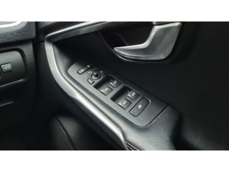 2016 Volvo V40 2.0 D2 R-DESIGN 120BHP 5DR 40 SERIES €8,250 thumbnail