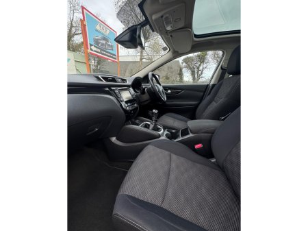 2015 Nissan Qashqai 1.5 DCI 110PS 5DR N-TEC+ €10,800 thumbnail