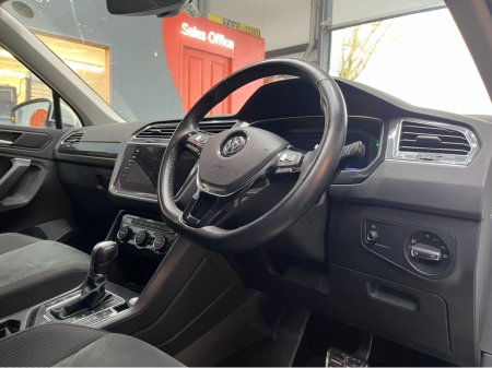 2020 Volkswagen Tiguan €28950! 2020 VOLKSWAGEN TIGUAN TDI 4MOTION HIGH LINE 2.0 AUTOMATIC / CRUISE CONTROL / 360° PARKING CAMERA / HEATED SEATS €28,950 thumbnail