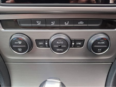 2016 Volkswagen Golf 1.2 AUTO €13,950 thumbnail