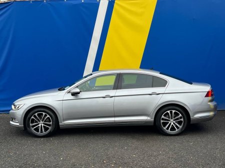 2019 Volkswagen Passat HIGHLINE 1.4 TSI // LEATHER/ALCANTARA HEATED SEATS // PARKING SENSORS // DUAL ZONE CLIMATE CONTROL €17,900