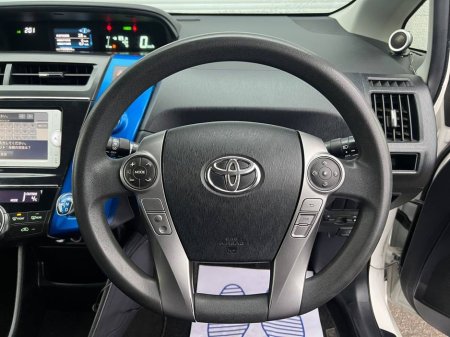 2015 Toyota Prius Alpha 1.8 HYBRID AUTO // VALID NCT 01/27 // 16