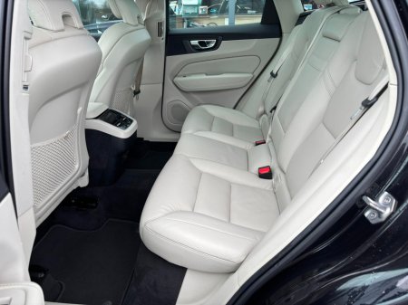 2022 Volvo XC60 B4 AWD MOMENTUM WITH EXTRAS €39,995 thumbnail