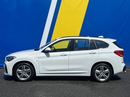 2021 BMW X1 XDRIVE25e M-SPORT 1.5 HYBRID // LEATHER M-SPORT HEATED SEATS // APPLE CARPLAY/ANDROID AUTO // 18