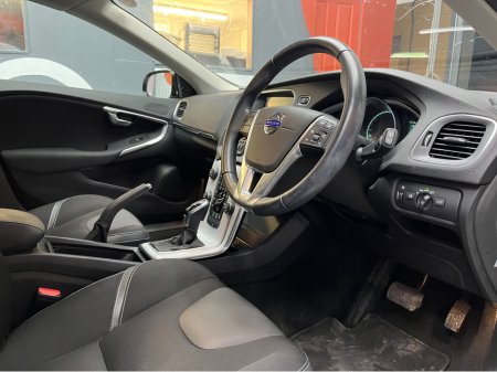 2014 Volvo V40 €10950! 2014 VOLVO V40 1.6 AUTOMATIC / CRUISE CONTROL / REVERSE CAMERA / ELECTRIC MEMORY & HEATED SEATS €10,950 thumbnail