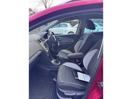 2015 Volkswagen Polo CROSS 1.2 TSI 90HP MANUAL 5SPEED 5DR €11,950 thumbnail