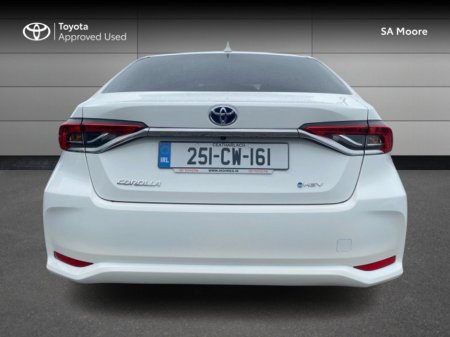 2025 Toyota Corolla HYBRID LUNA SPORT SALOON €34,750