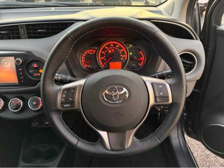2015 Toyota Yaris Mint Yaris - 1.0 petrol - fantastic spec €11,750 thumbnail