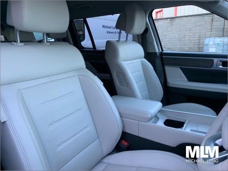 2024 Hyundai Santa Fe PHEV Premium 1.6 €54,995 thumbnail