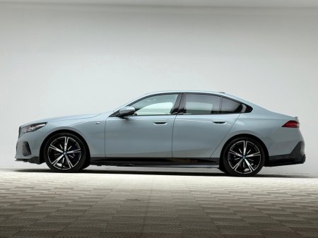 2024 BMW i5 40 M SPORT EDRIVE *PAN ROOF* €63,990 thumbnail