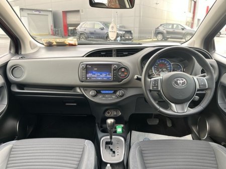 2016 Toyota Yaris HYBRID LUXURY MC 4DR AUTO €13,450 thumbnail