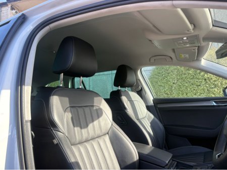 2023 Skoda Superb COMBI ESTATE STYLE AUTOMATIC 2.0 TDI DIESEL 150HP //HIGH SPEC//FULL LEATHER//ADAPTIVE CRUISE CONTROL//SAT NAV//KEYLESS ENTRY// €33,950 thumbnail