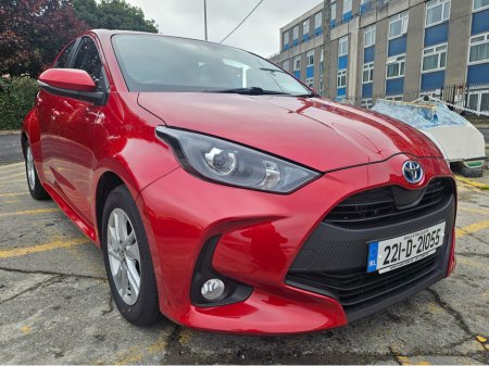 2022 Toyota Yaris HYBRID LUNA AUTO 4DR