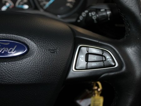 2017 Ford C-Max Zetec 1.5 TDCI 95PS M6 4DR €12,999 thumbnail