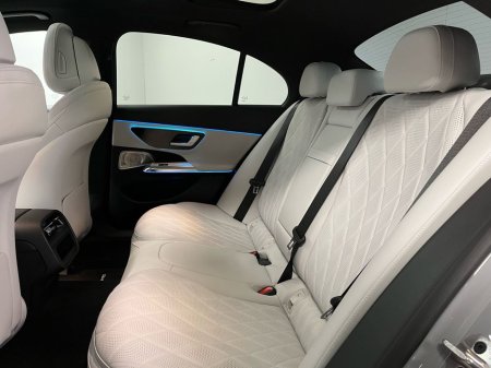 2026 Mercedes-Benz E Class 300e AMG - HUGE SPEC - 20 Inch Alloys - MBUX Hyperscreen - Head-Up Display - Panoramic Sunroof - 360 Reversing Camera - Ambient Lighting - Sat Nav - Electric Heated Memory Seats - Keyless Start - Appl €112,093