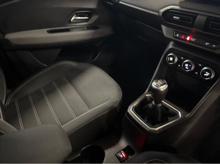 2023 Dacia Jogger COMFORT TCE 110 5DR 7 seater €16,999 thumbnail