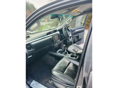 2017 Toyota Hilux  thumbnail