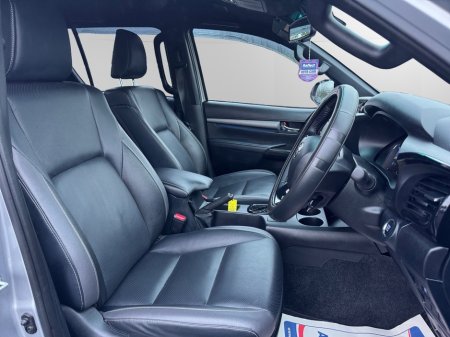 2024 Toyota Hilux *NO VAT* 2.8 INVINCIBLE AUTO #319 €51,999 thumbnail