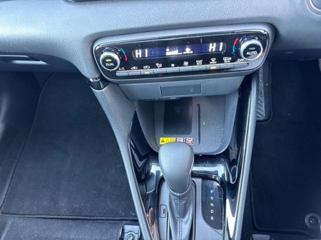 2025 Toyota Yaris HYBRID PLATINUM €31,950 thumbnail