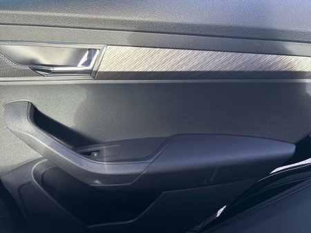 2026 Skoda Karoq Selection Plus 2.0TDI 115HP - Available for immediate 261 delivery €44,995 thumbnail