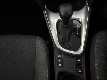 2023 Toyota Yaris Cross HYBRID LUNA €27,950 thumbnail