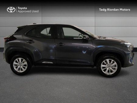 2025 Toyota Yaris Cross LUNA €30,950