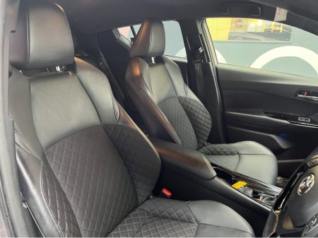 2022 Toyota C-HR €26950 2022 TOYOTA C-HR 1.8L HYBRID / 72K KMS / CRUISE CONTROL, HEATED SEATS, REVERSE CAMERA & MORE €26,950 thumbnail