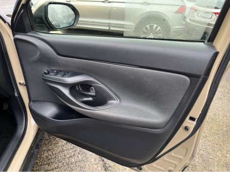 2021 Toyota Yaris Cross X AUTOMATIC HYBRID 1.5 PETROL //ADAPTIVE CRUISE CONTROL//KEYLESS ENTRY//REVERSE CAMERA// €19,950 thumbnail