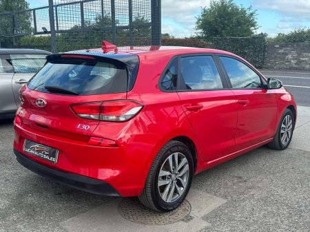 2017 Hyundai i30 DELUXE €10,950 thumbnail
