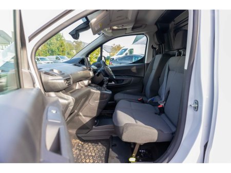 2025 Peugeot Partner PARTNER PROF PLUS 1.5 HDI 100 €22,725 thumbnail