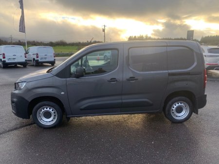 2022 Peugeot Partner  €15,950