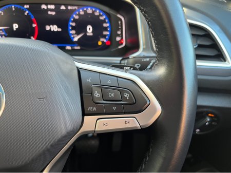 2023 Volkswagen T-Roc AUTOMATIC 2.0 DIESEL //MASSIVE SPEC//FULL LEATHER HEATED SEATS//PANORAMIC GLASS ROOF//LOW MILES// €31,950 thumbnail