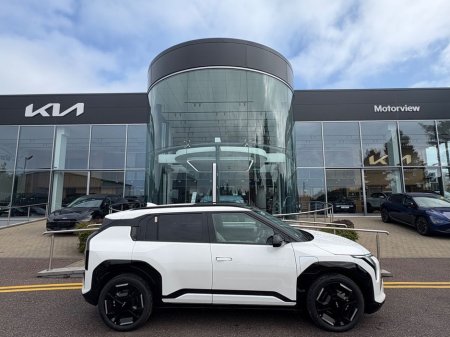 2026 Kia EV3 Earth Range, *81kwh battery* 7 year warranty*Free Home C New rear signature LED taillights, Dynamic silhouette with floating roof effect, Large interi €50,182