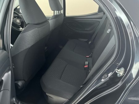 2023 Toyota Yaris HYBRID LUNA €24,450 thumbnail