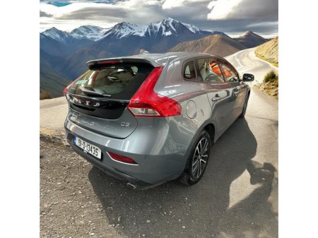 2019 Volvo V40 D3 (150hp) Momentum Edition Geartronic €15,888 thumbnail