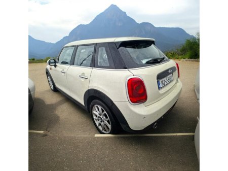 2016 MINI Hatch Cooper D €9,995