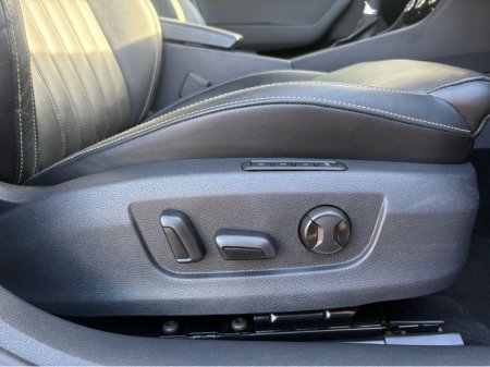 2023 Skoda Superb COMBI ESTATE STYLE AUTOMATIC 2.0 TDI DIESEL 150HP //HIGH SPEC//FULL LEATHER//ADAPTIVE CRUISE CONTROL//SAT NAV//KEYLESS ENTRY// €33,950 thumbnail