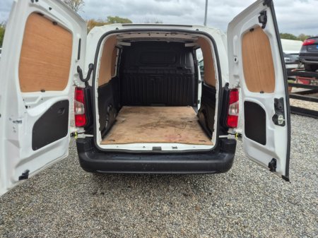 2021 Opel Combo Van L2H1 Spec fully plylined in rear with side loding door and double opening rear doors new CRVT test trade in wanted €12,750 thumbnail